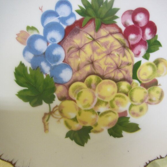 VTG DECORATIVE PLATES, FRUIT CENTER W/GOLD TRIM, PORCELAIN - Picture 3 of 7